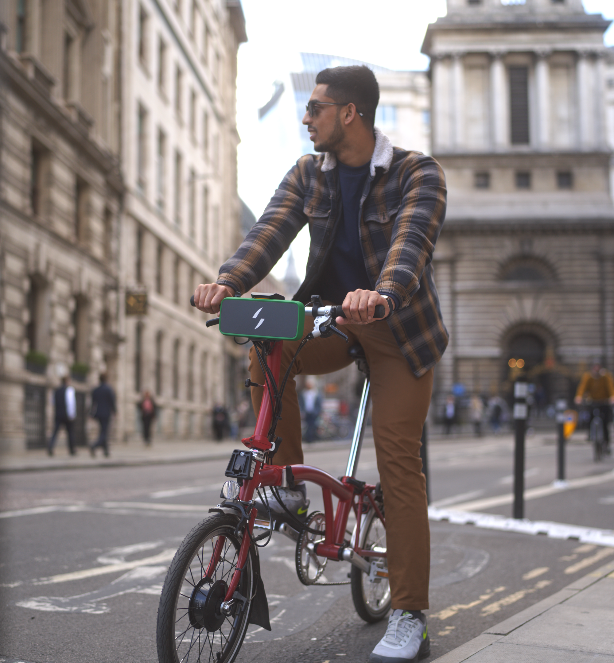 Wide shot - Brompton + Rider 2.png